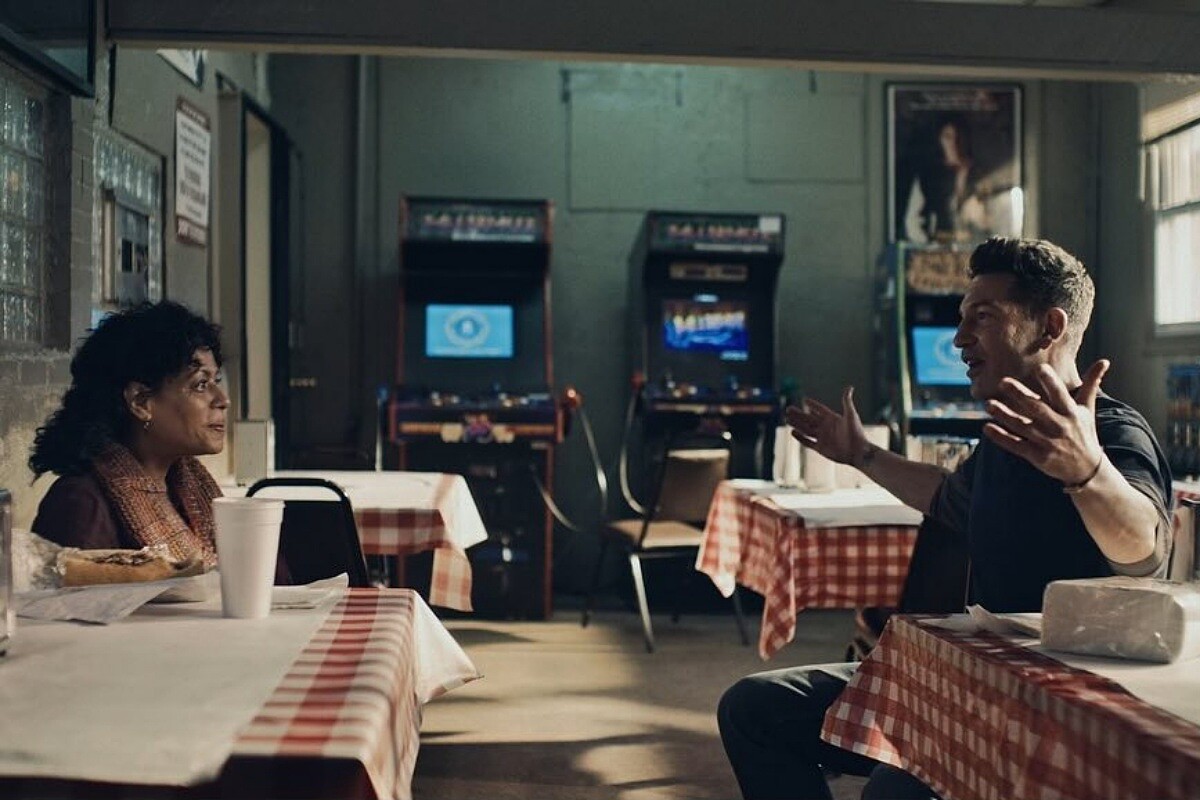 展示了他們身處逆境中卻又不失幽默的一面,同時也拍出麥克的溫暖迷人之處。