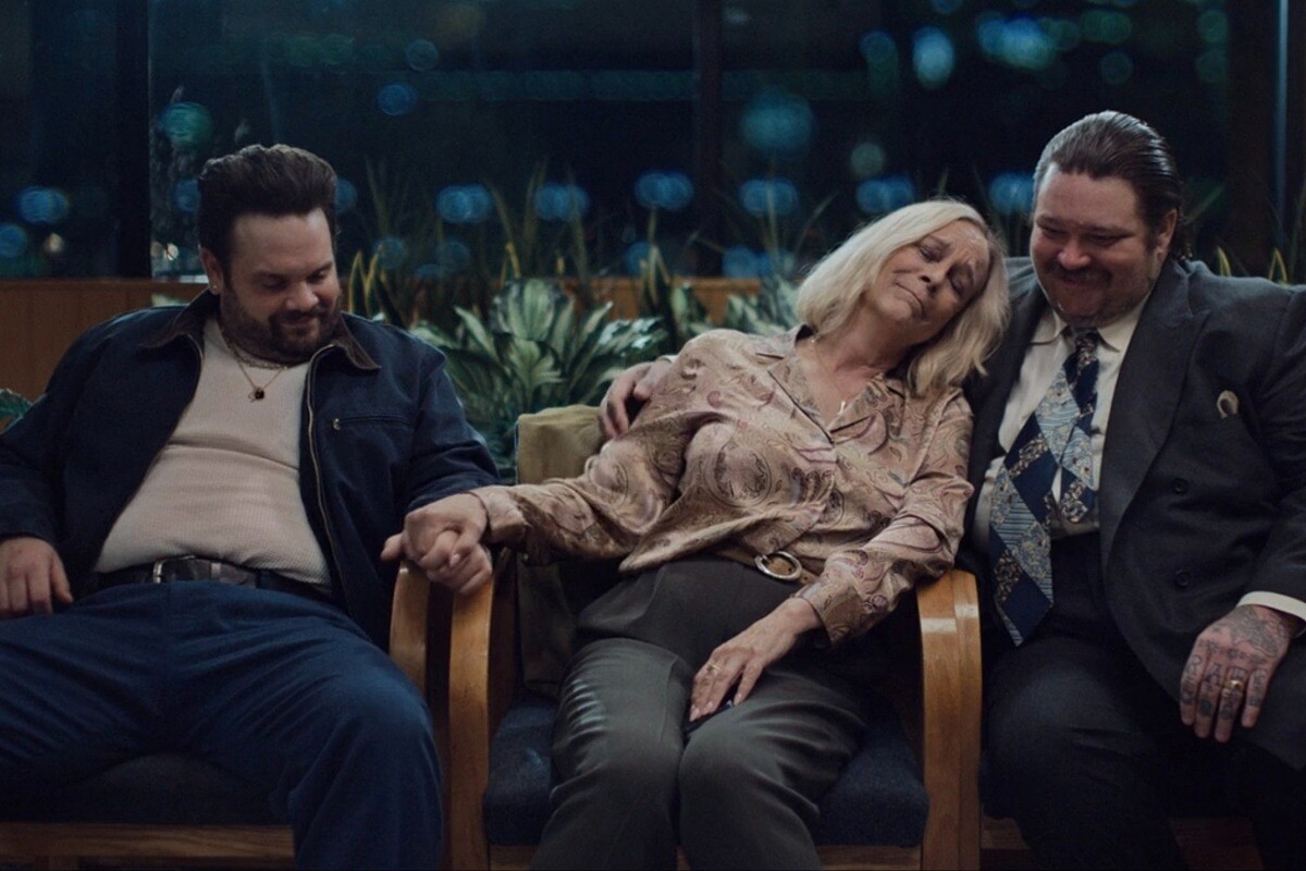 細膩演出對立與溫情的一面。