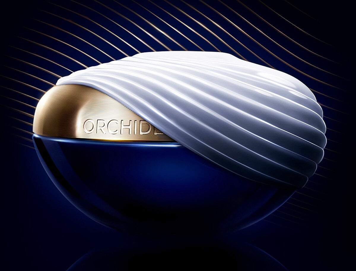 嬌蘭蘭鑽極萃氧生頸胸霜主視覺。