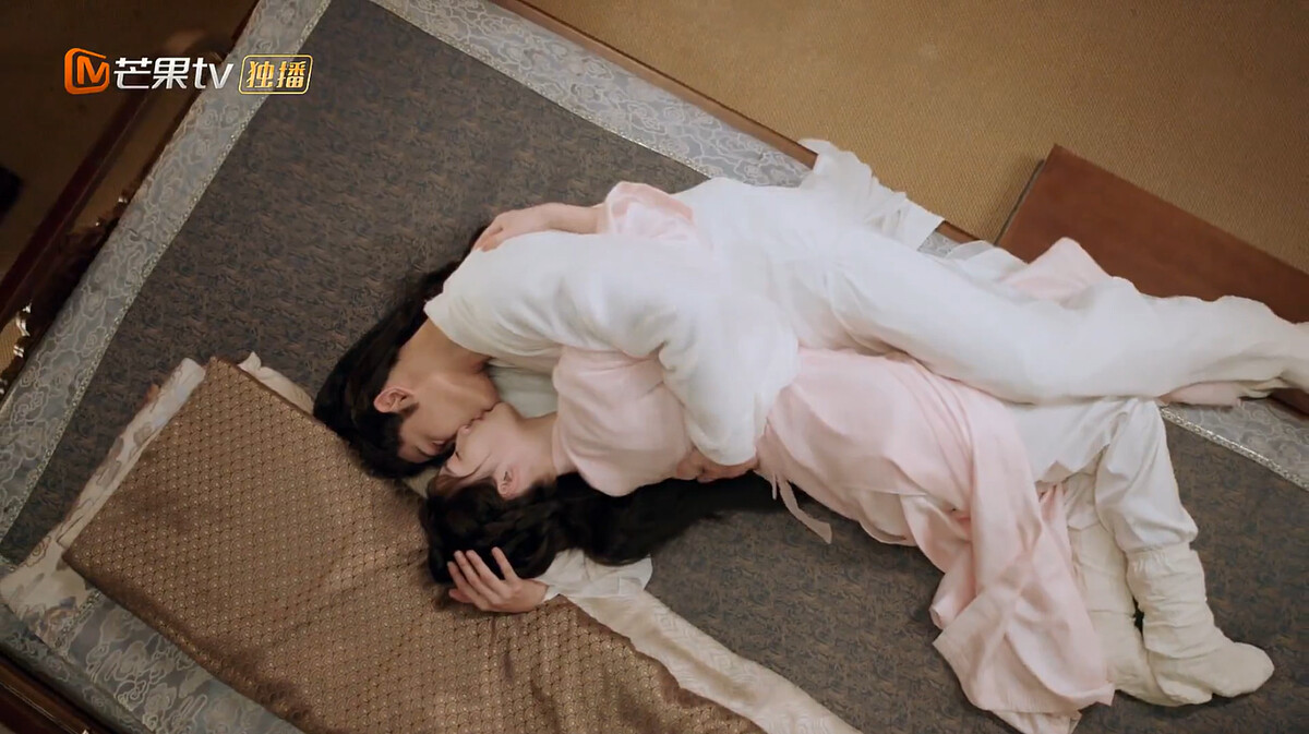 導演很愛拍俯視鏡頭，被網友封為&rdquo;上帝視角&rdquo;浪漫運鏡