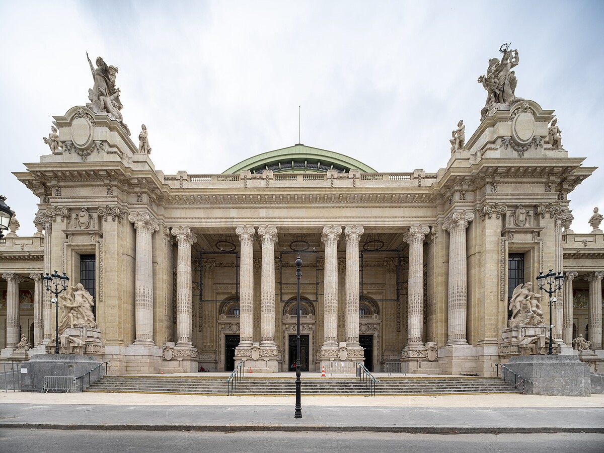 香奈兒自 2018 年起成為巴黎大皇宮（Grand Palais）的長期獨家贊助夥伴，如今更透過 GrandPalaisRmn 永續型捐贈基金將贊助合作關係再延長五年， 正式成為巴黎大皇宮的主要贊助品牌，協助推動各項文化與藝術計畫。