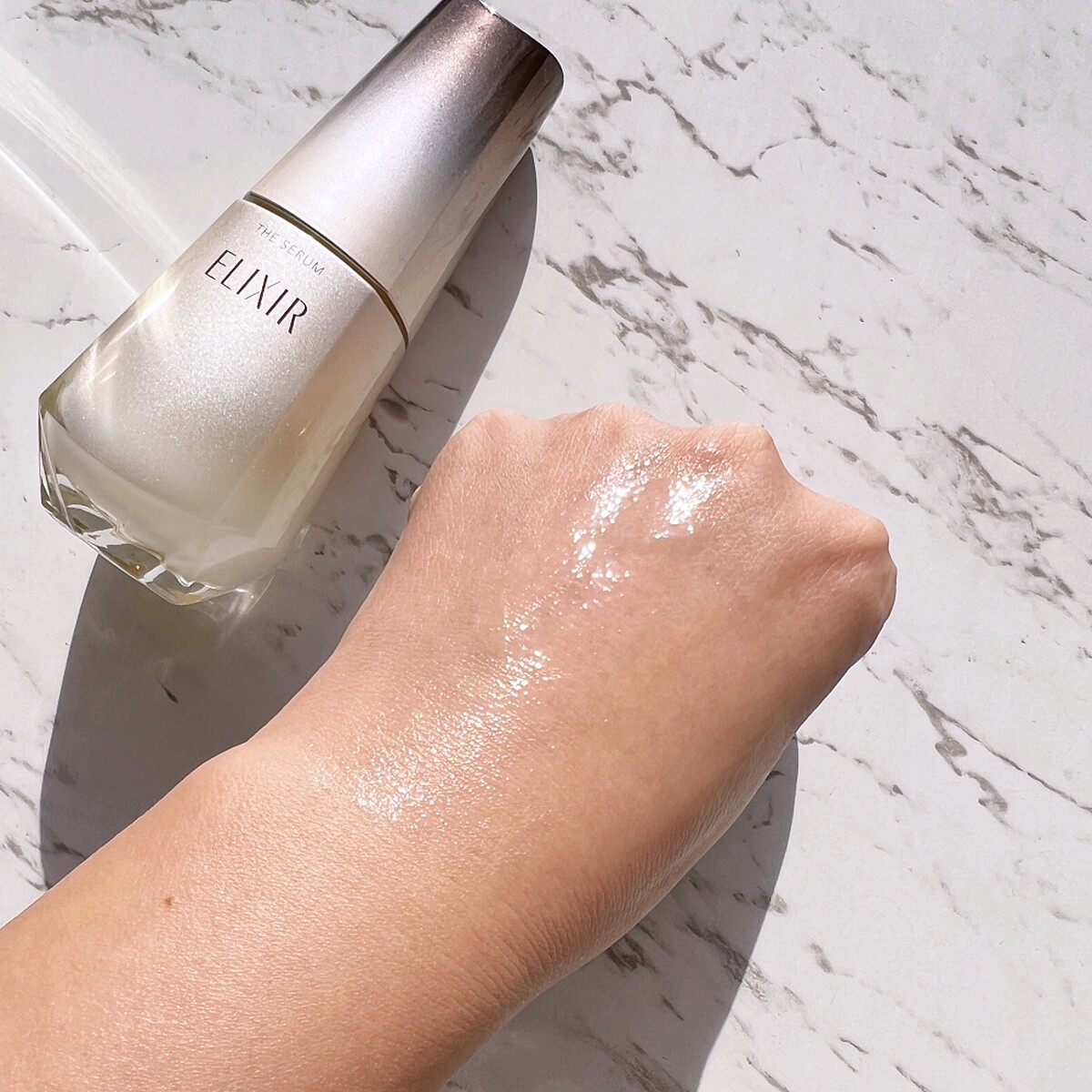 ELIXIR怡麗絲爾膠原新肌光速精華質地。