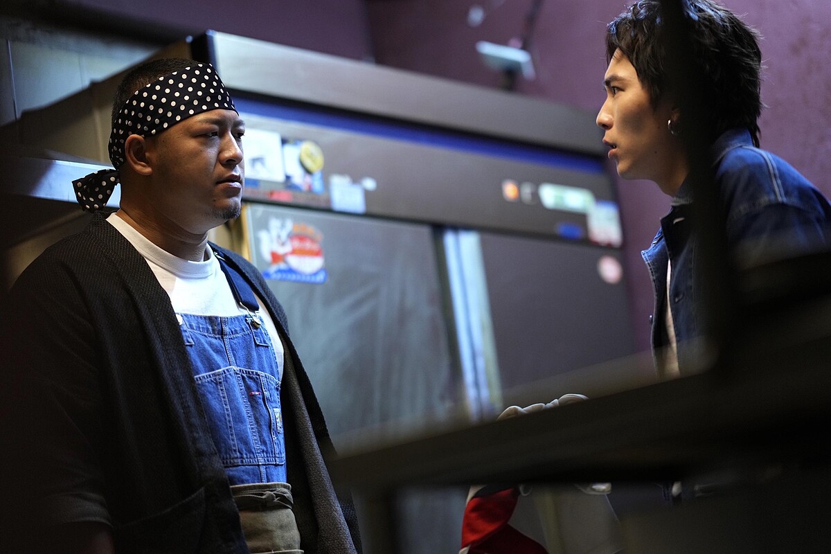 《今夜一起為愛鼓掌》巫建和與草爺飾演性格完全相反的情侶。