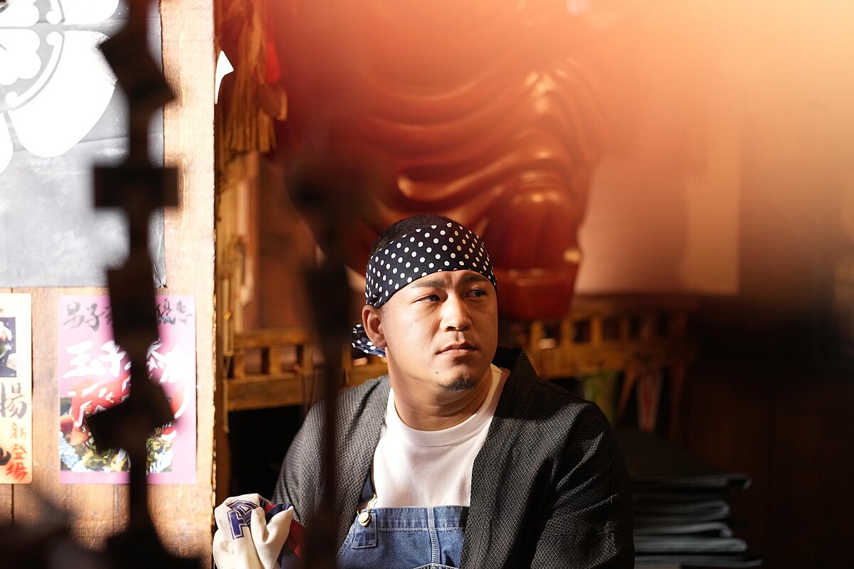 《今夜一起為愛鼓掌》外表陽剛的草爺首度飾演同志角色。