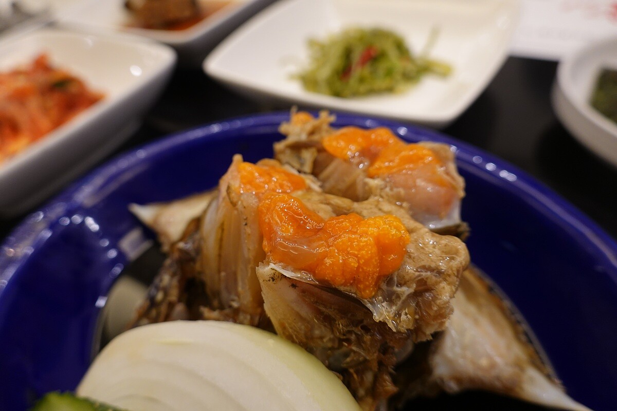 招牌醬蟹。滿滿蟹膏讓人口水直流,難怪韓國人又稱醬蟹是「偷飯賊 (밥도둑)」。