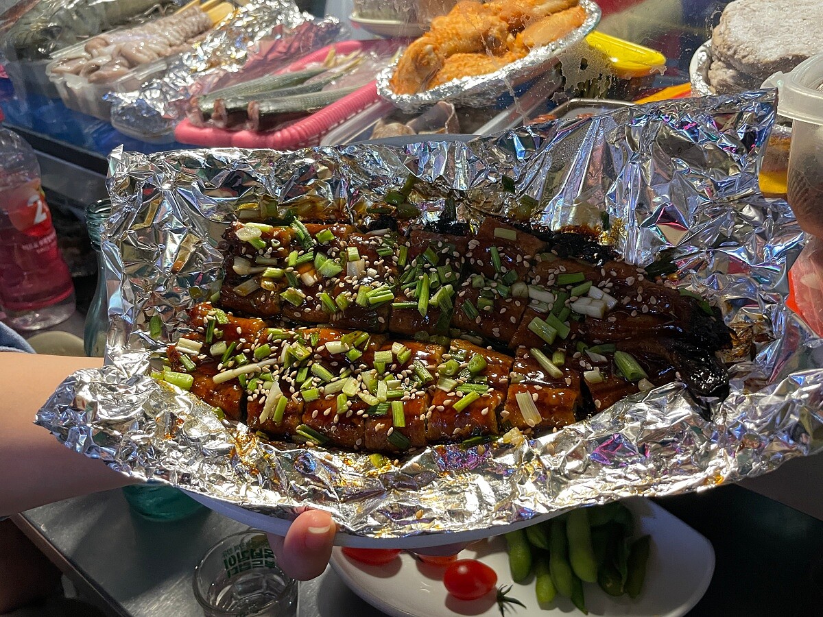 美味的醬烤鰻魚。