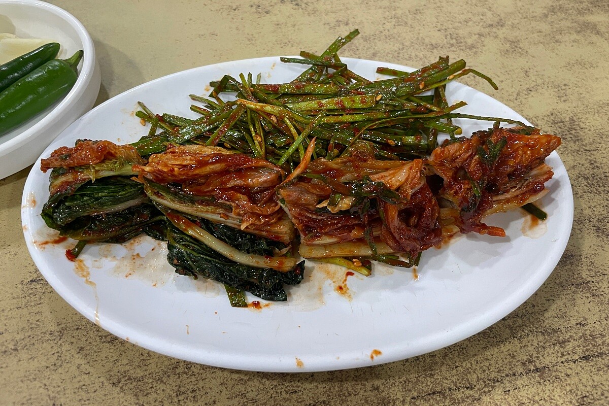 用蝦子魚露醃製的辣泡菜。