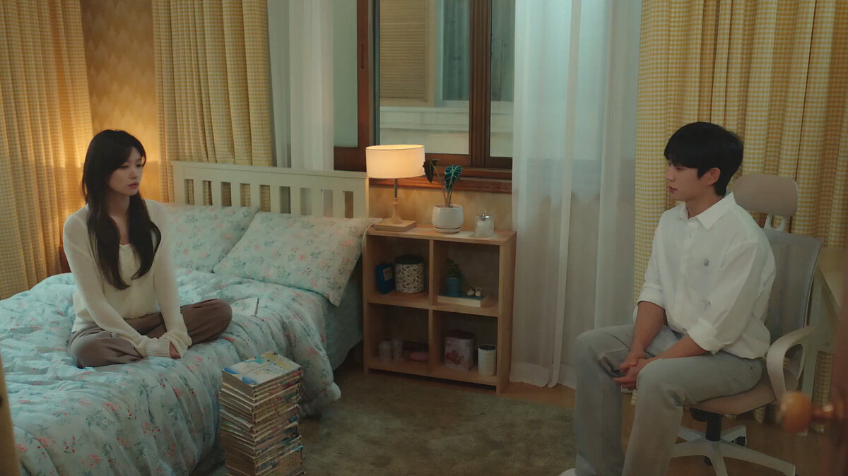 崔承效端坐在椅子上，小手手洩漏心情好緊張