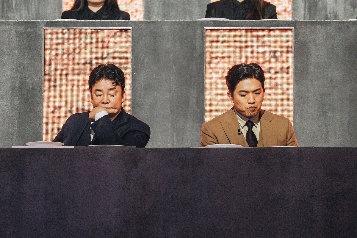 由白種元、安成宰擔任評審。