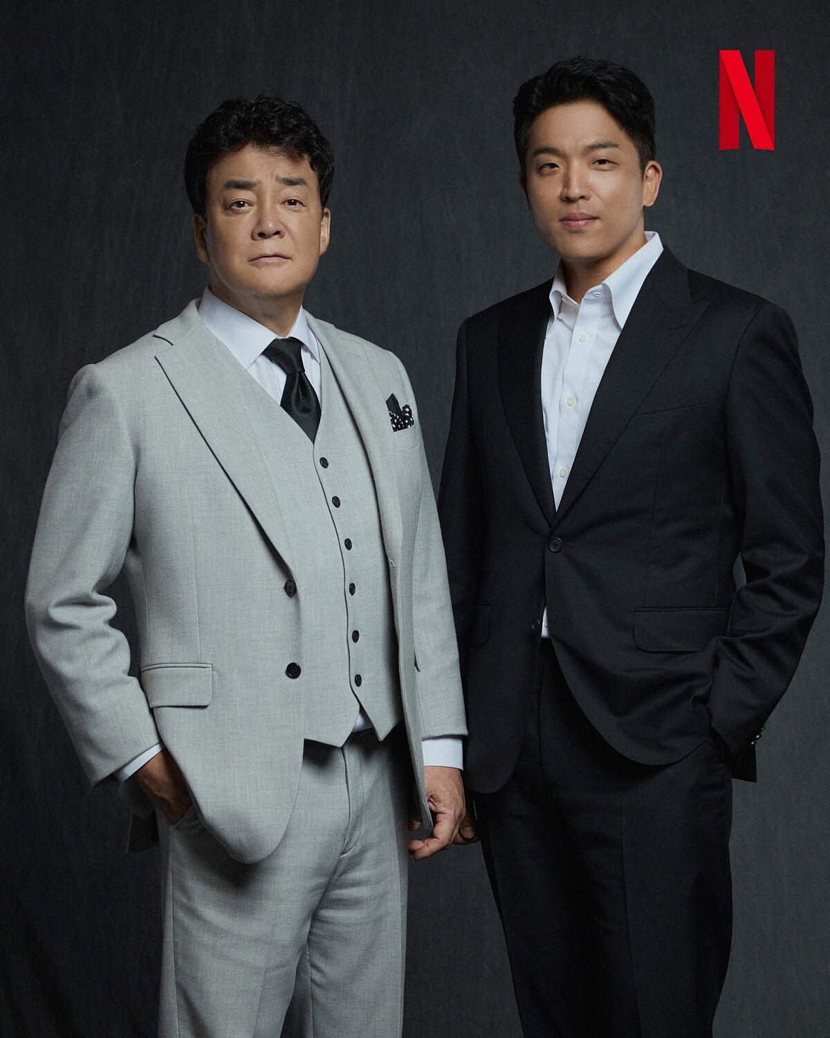 透過兩位立足點不同的評審為比賽帶來多元的觀點。