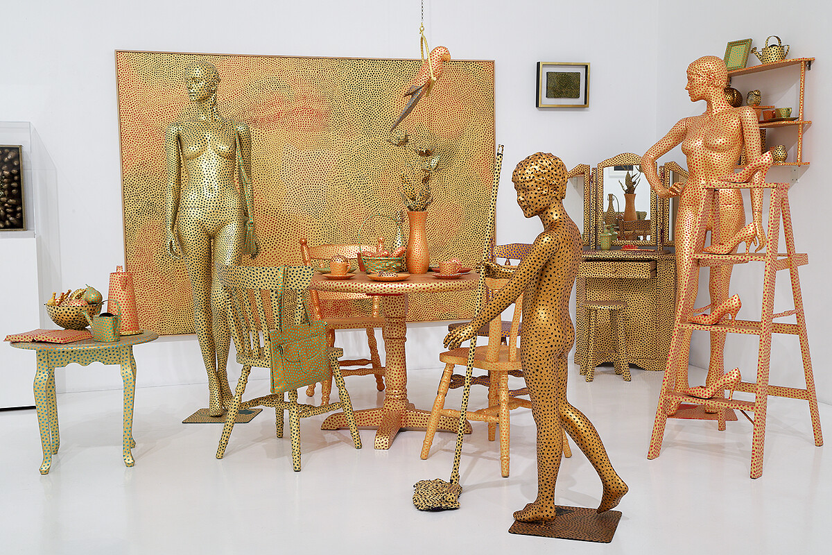 草間彌生,《幻影的彼方》,1999,尺寸依場地而定,複合媒材,W Collection,北師美術館提供