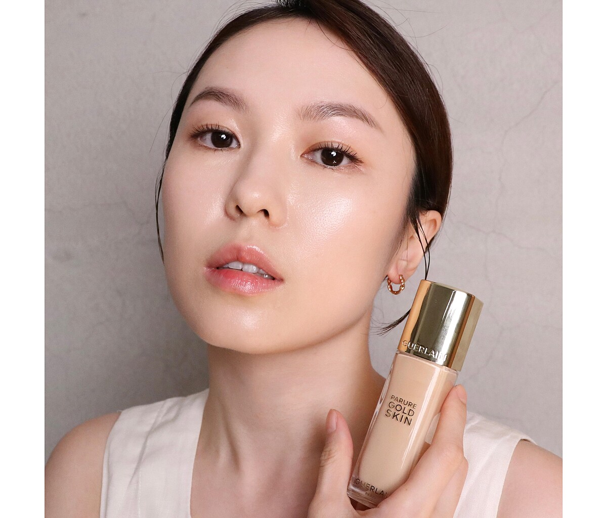 厚乳奶蓋妝：24K妝前小奶管+24K純金光透精華粉底+24K純金光透絲絨蜜粉+嬌蘭幻彩流星蜜粉球