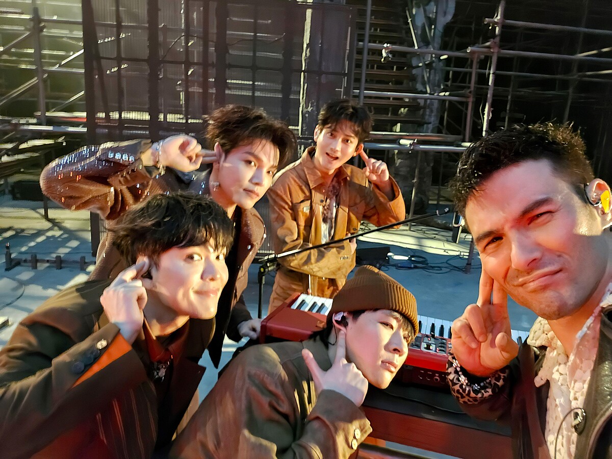 《披荊斬棘》鳳小岳(右起)、早安、熊梓淇、朱星杰和尤長靖一公組合首戰告捷