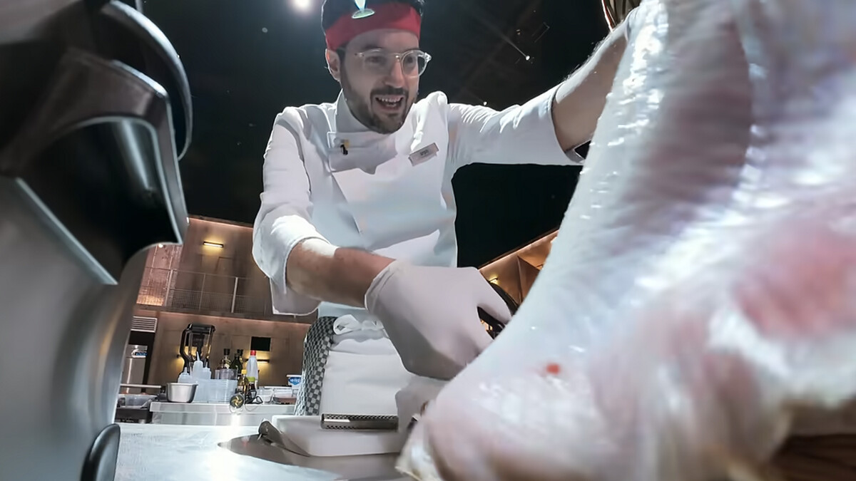 白湯匙法布里齊奧法拉利在節目中，人生第一次料理鰩魚。