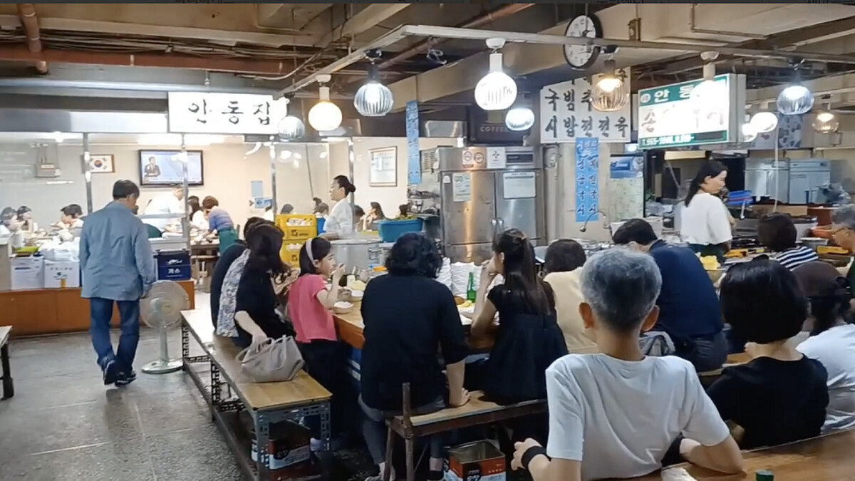 阿姨無菜單料理一號的韓式小吃店안동집 손칼국시