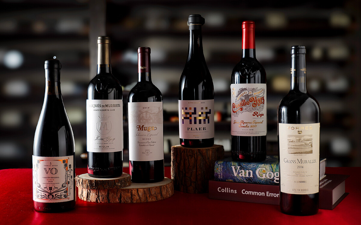 從早到晚提供來自全球聯名酒莊的美酒暢飲，讓賓客品酩最國際化精品級的酒款，慕舍酒店嘉年華派對寵愛您的味蕾無極限！