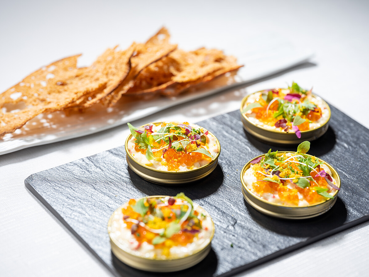 慕舍酒店嘉年華派對全天提供賓客米其林二星Molino de Urd&aacute;niz渥達尼斯磨坊的西班牙小食享用