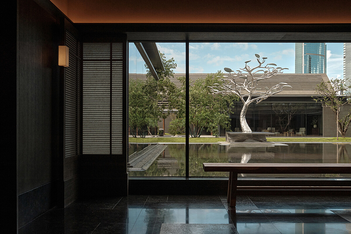 阿麗拉（Alila）隸屬於凱悅酒店集團，將梵文中的「驚喜」作為名字，恰如其份地展現品牌的獨特的清新風格。