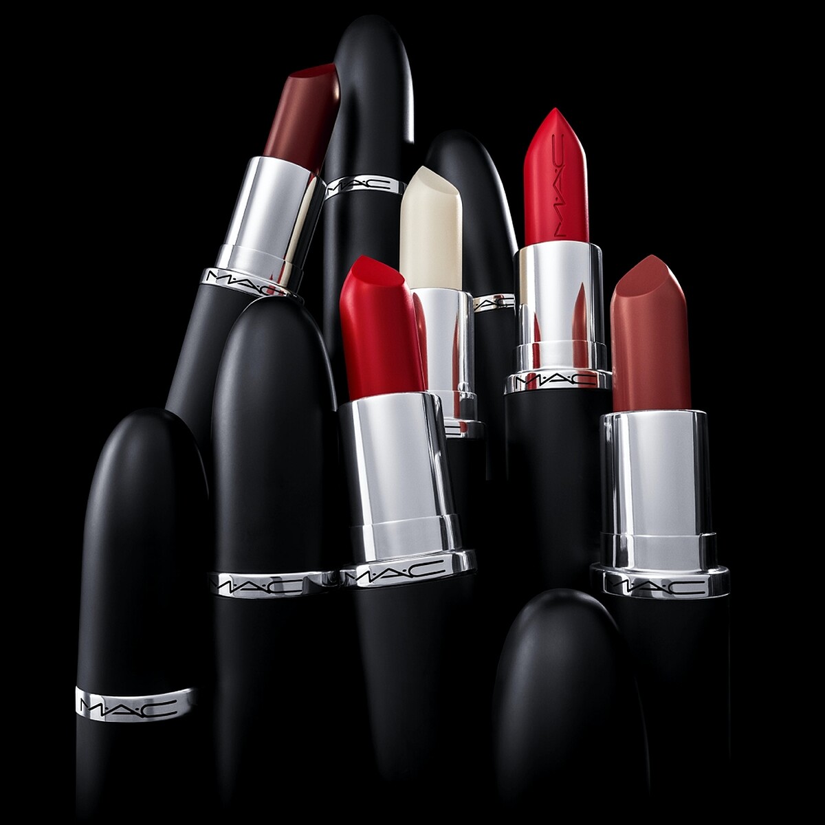 M·A·Cximal極自我緞光唇膏產品形象圖。