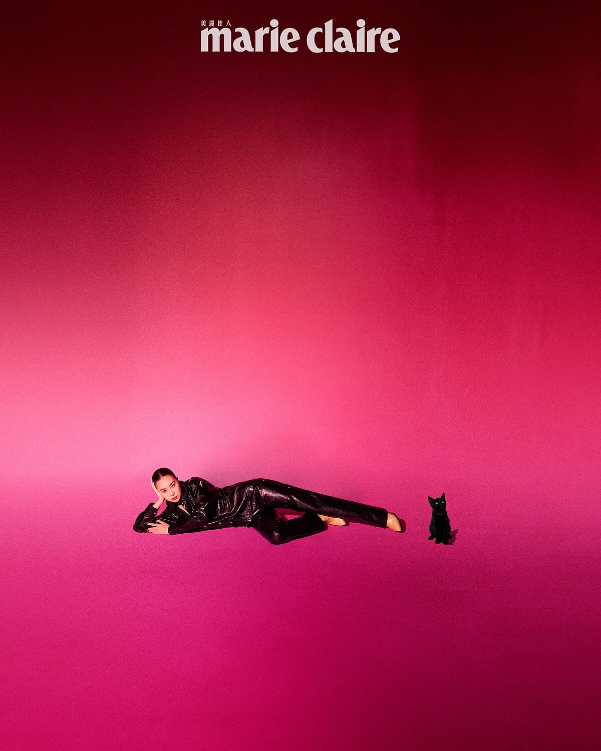 黑色皮革襯衫、黑色皮革長褲、皮革西部靴，all by Isabel Marant。