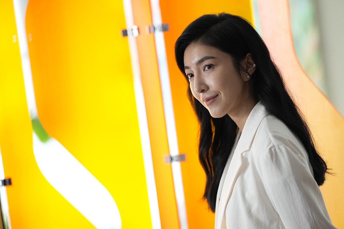 《今夜一起為愛鼓掌》楊謹華飾演的佳晨，擅長解決性治療問題，卻總忽略了自己。