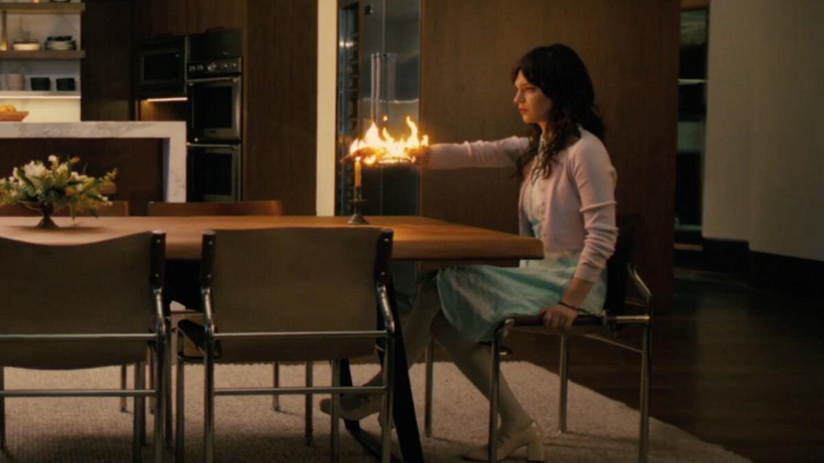 2025驚悚新片《完美伴侶》預告！手放在蠟燭上燃燒...集浪漫詭譎暴力元素