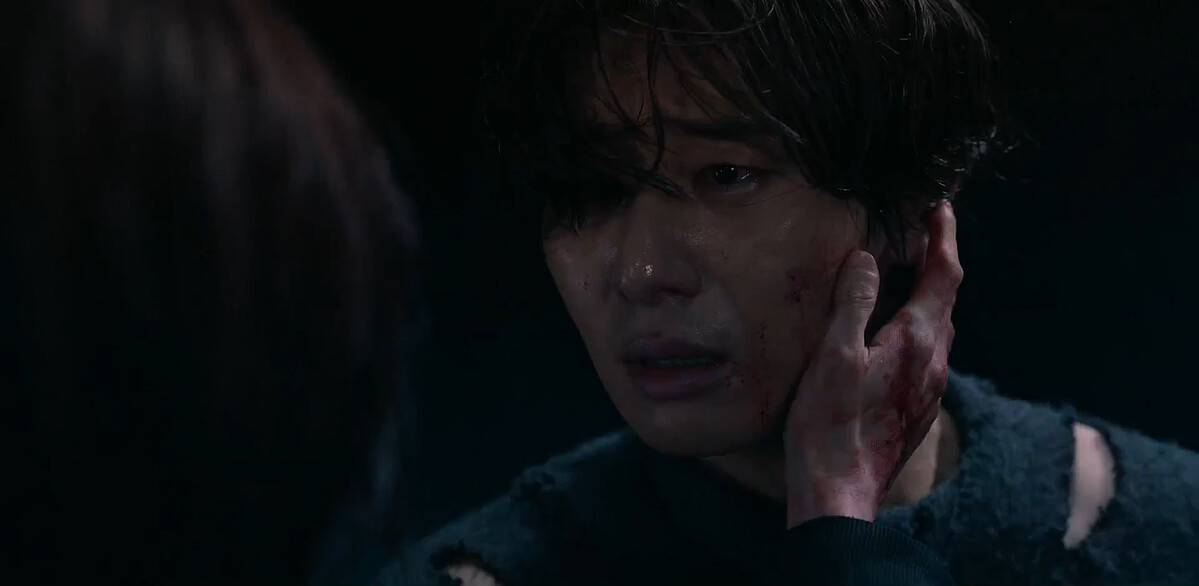 打得血肉模糊，瞬間因愛停格