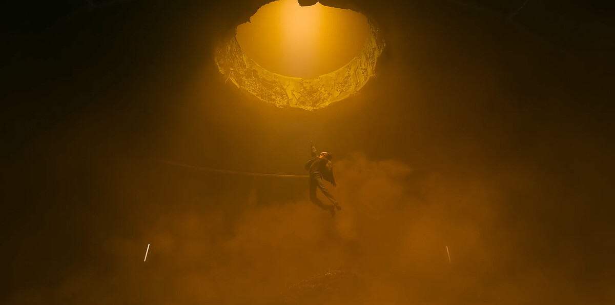 張泰尚踩著怪物的背,彈跳飛身,比美國隊長還威!