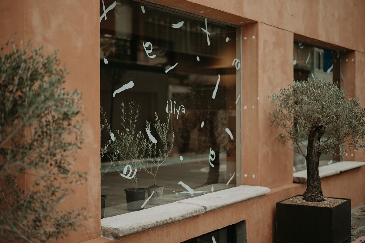 玻璃窗上更引用了藝術家 Rei Naito 的話。