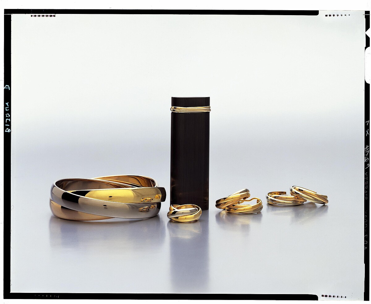 Trinity讓奢華珠寶輕鬆步入日常情境，甚至還曾於主題下推出打火機等日用品項。