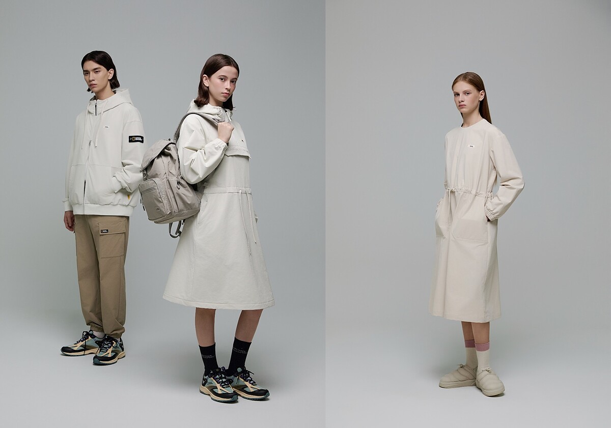 (男)LICHENKHAKI ARCHELON 平織半開拉鍊長袖連帽上衣，建議售價NT5,880、LICHENKHAKI ARCHELON平織直筒長褲，建議售價NT4,880、(女)LBEIGE女裝ARCHELON連帽雙層刷毛長裙，建議售價NT6,380、ARCHELON平織長裙，建議售價NT 5,780。