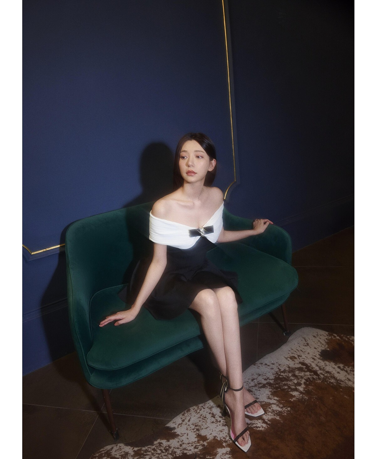 黑白蝴蝶結鑽飾短洋裝，Self portrait。