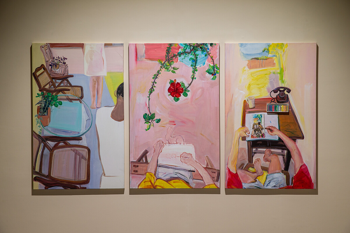 李錦繡，《容合、相待、彩虹曲》，2002，壓克力顏料、蠟筆盒、畫布，145 &times; 90公分(&times;3)。臺北市立美術館典藏。