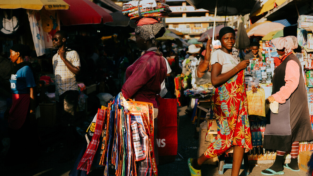 服裝設計師法蘭西斯卡.埃梅法.戈貝多索(Francisca Emefa Gbedoxo)。攝影/Rachel Seidu