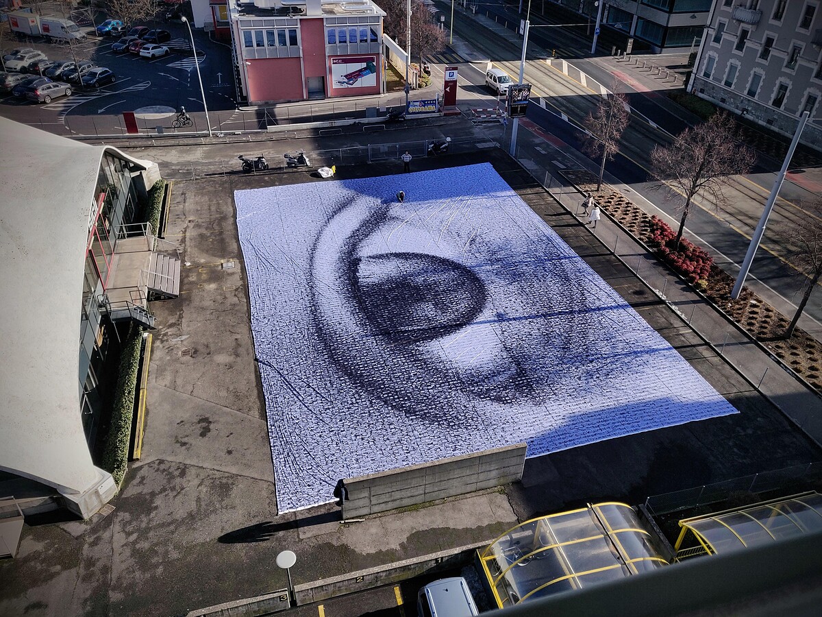 「萬眾矚目」是綠色和平與國際藝術家丹·安克(Dan Acher)合作的全球環境藝術行動。