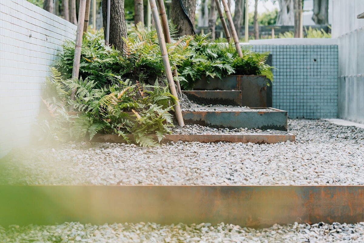 園區內小路和步道處處顯示老屋的魅力。