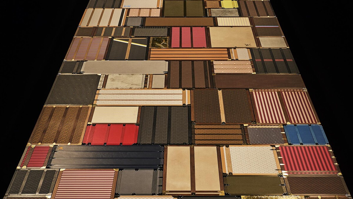 LV採用1250個經典硬箱建造，這都是使用品牌工坊的原始材料，可視為當代與歷史的創作。