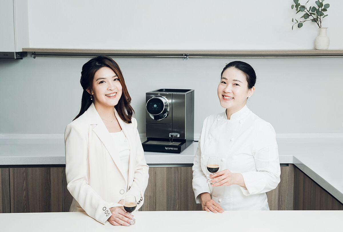 左:Nespresso台灣首席咖啡品牌大使Ximena,右:前Taïrroir態芮甜點主廚賴思瑩Angela Lai