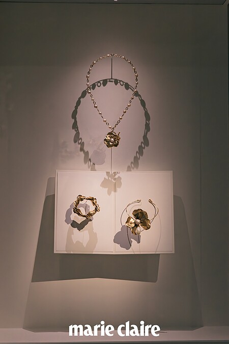 《Les Fleurs d’Yves Saint Laurent》展品。