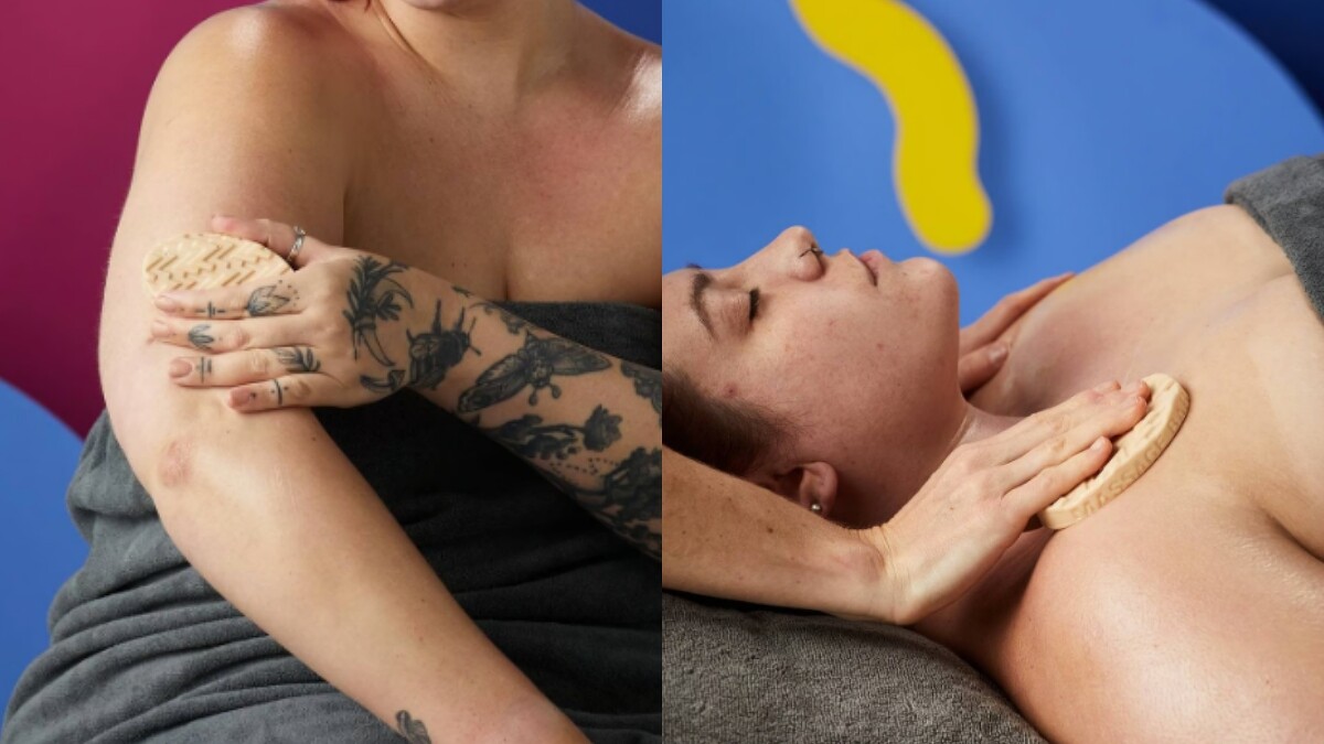 Lush甜睡時光鎂鹽按摩芭使用情境。