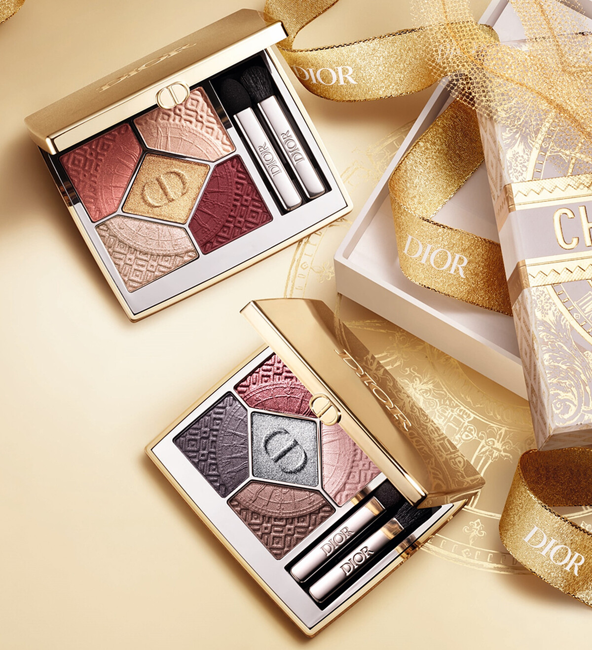 迪奧經典五色眼影 金燦凡爾賽 (左) #643金緻盛典、(右) #863皇家舞宴，NT$2850。
