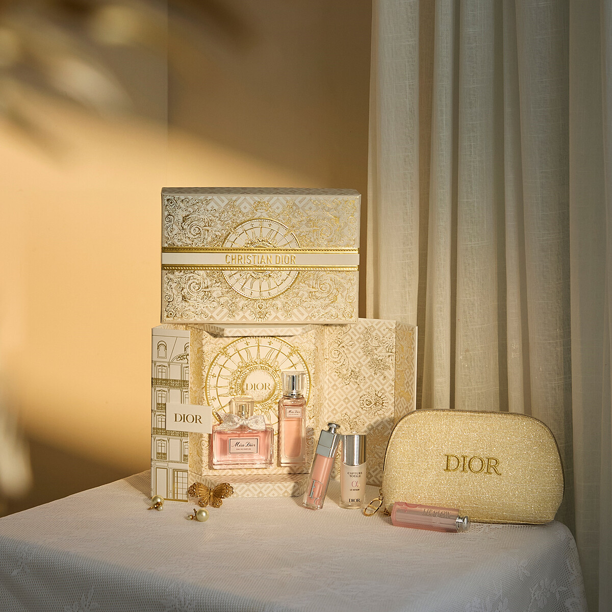 MISS DIOR香氛典藏禮盒組 NT$7100、粉漾雙星美妍組 NT$3000。