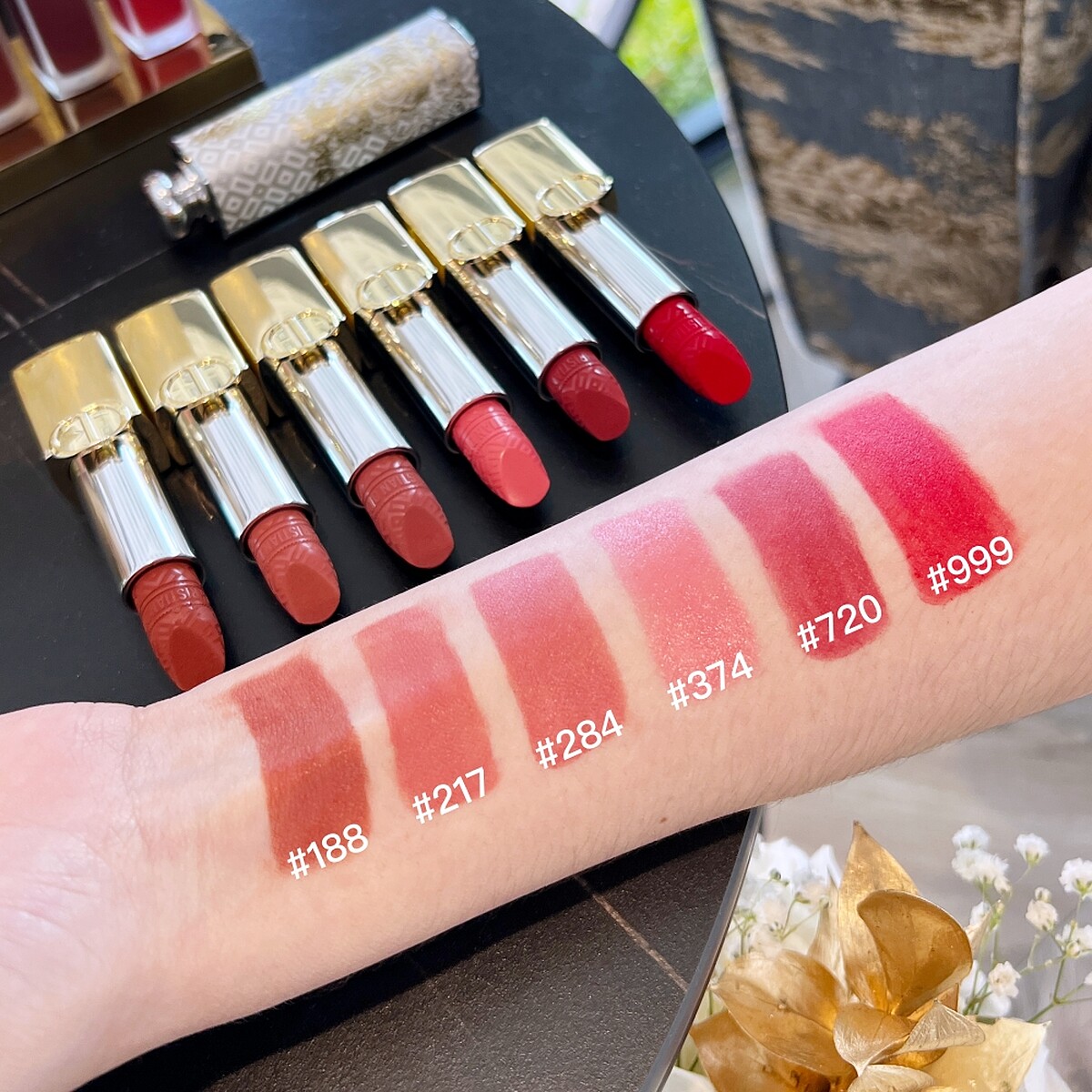 迪奧藍星唇膏金燦凡爾賽#188、#217、#284#374、#720、#999手部試色。