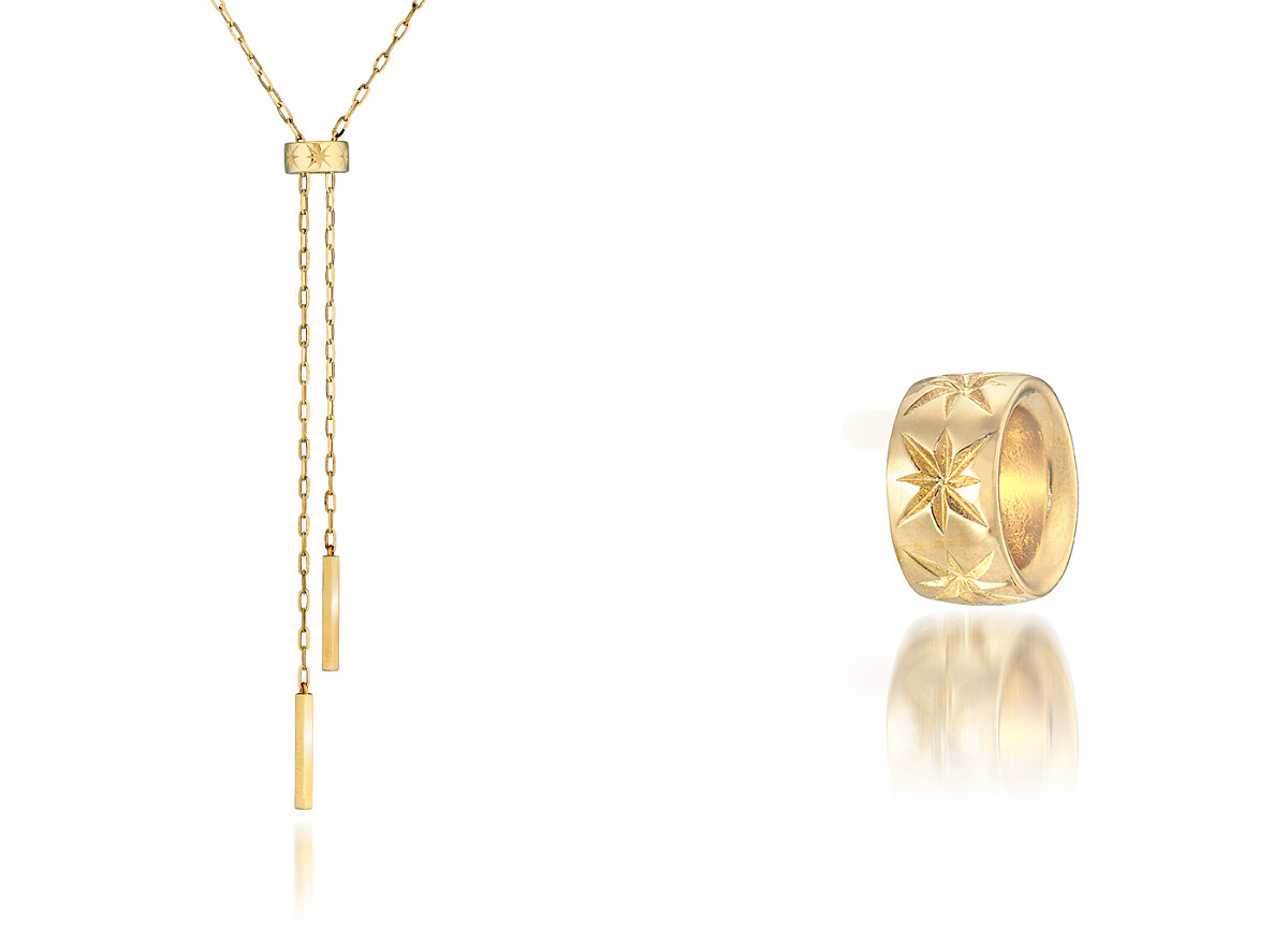 SLIDE LARIAT系列Y字項鍊，NT 18,200；MINI RING CHARM系列K10墜飾，NT4,900。