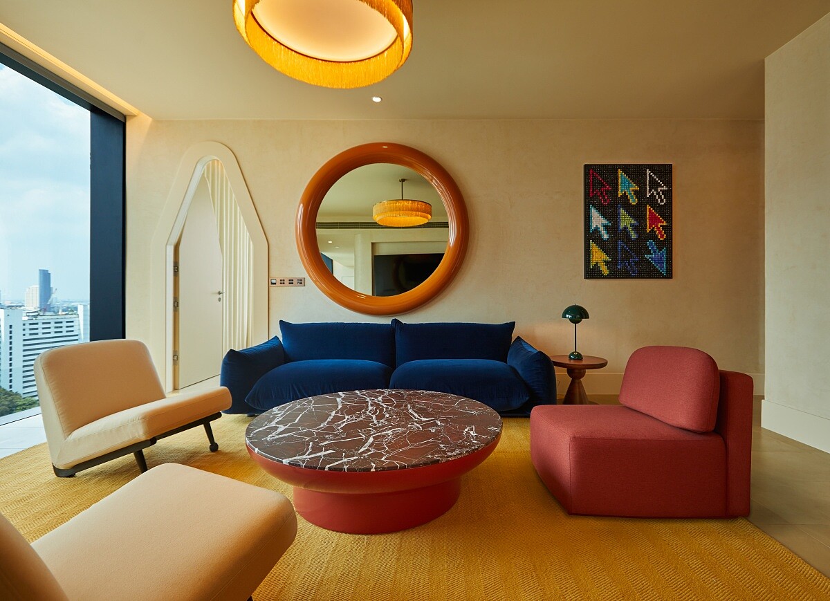 「Penthouse」起居室。