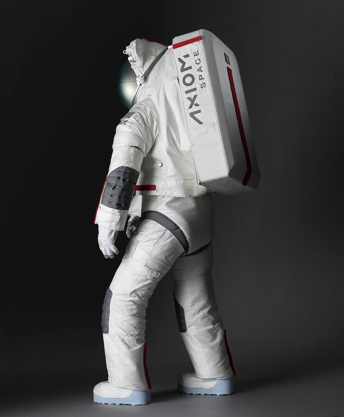 太空衣設計採用白色技術面料製成，可反射熱能並保護太空人免受極端溫度和月球塵埃的外在影響，並且這款設計預計可以適合大多數體型，以及任何性別。