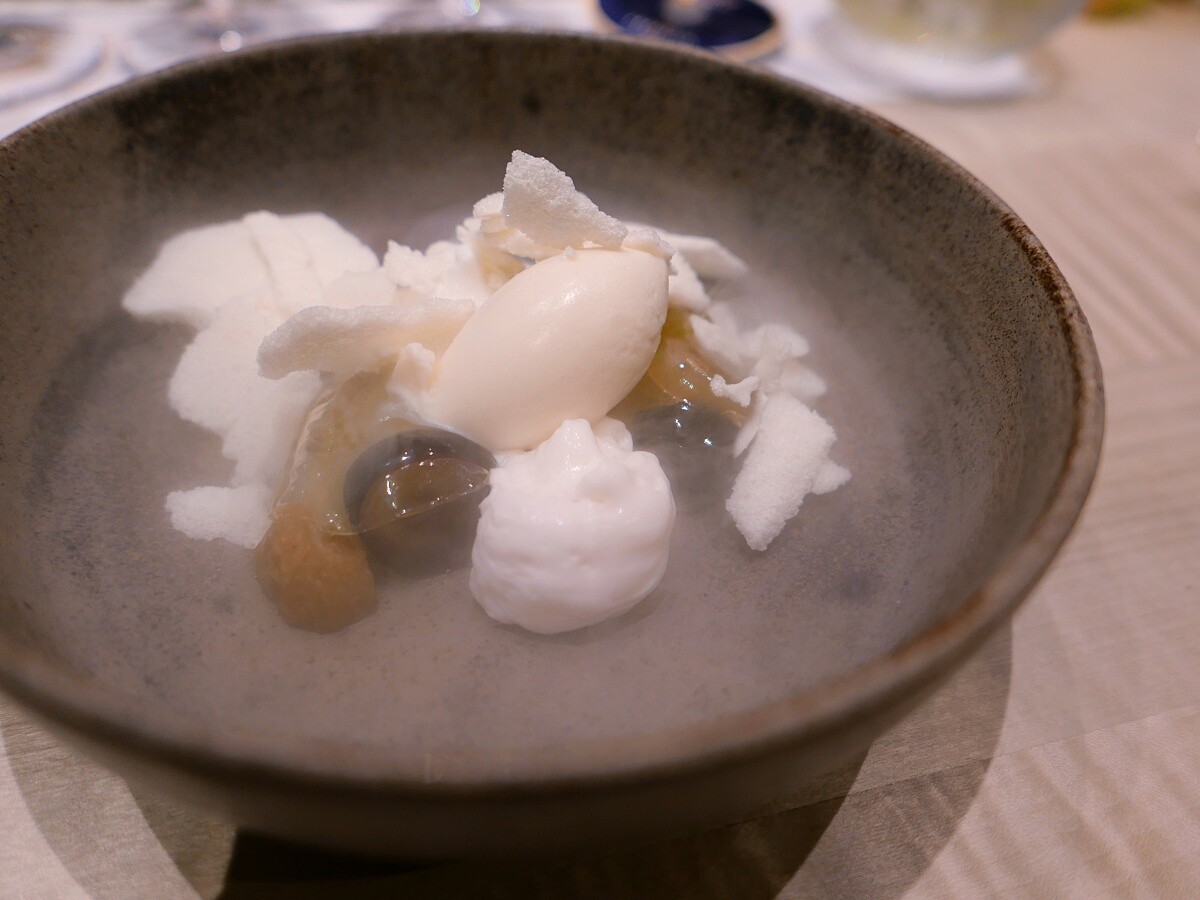 「葡萄｜無花果葉｜開心果｜蜂蜜｜牛奶」。