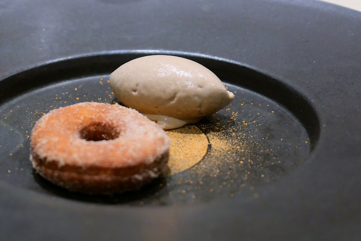 「地瓜甜甜圈｜香草咖啡冰淇淋」。