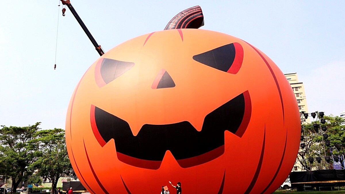 30公尺高的超大南瓜怪可愛登場