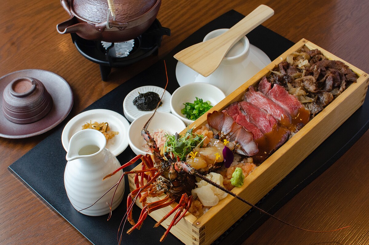 以松阪牛肉和伊勢龍蝦等三重食材為主的香味概念Fusion餐廳「竜吟虎嘯 」。